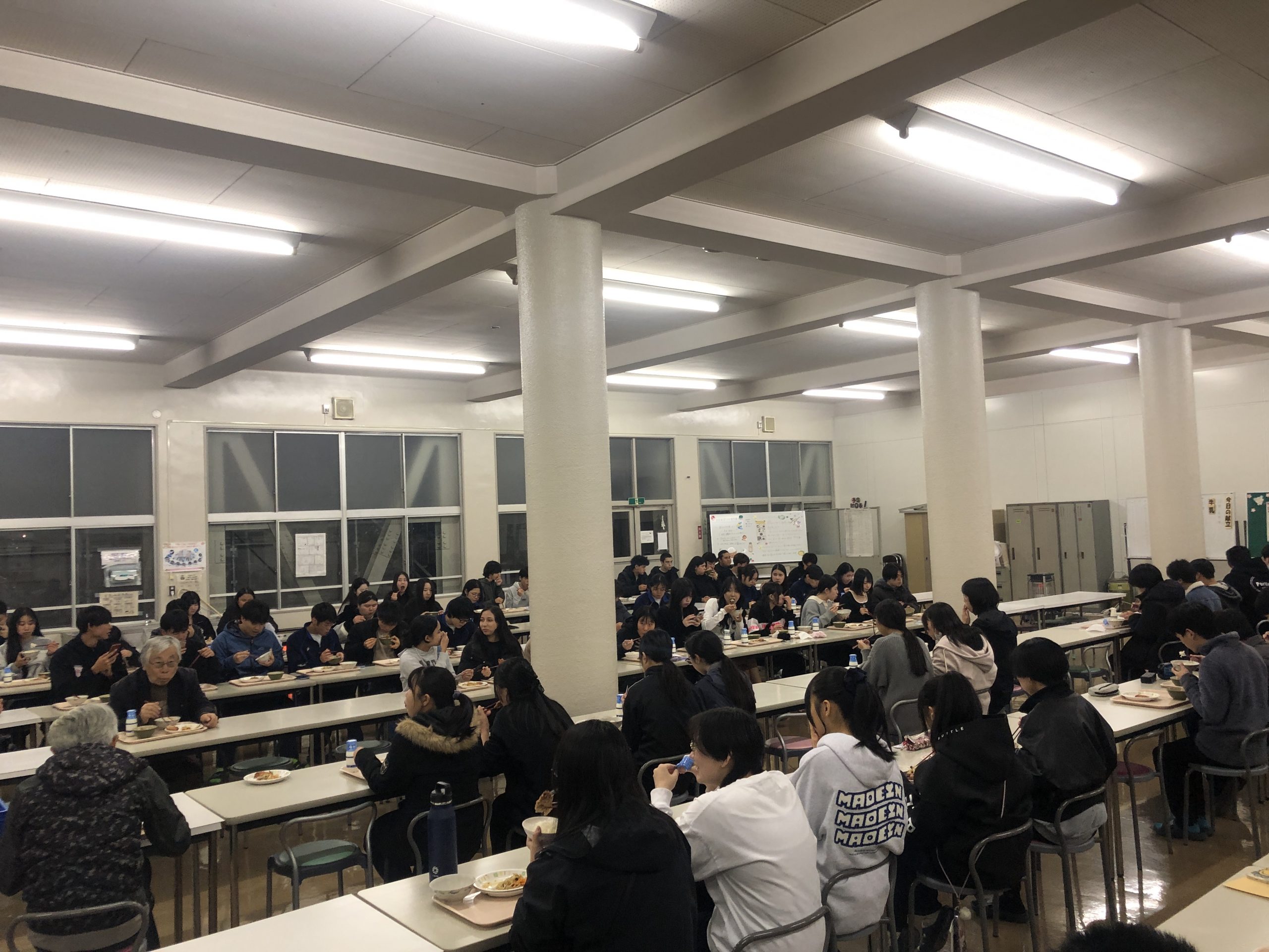 給食の様子①
